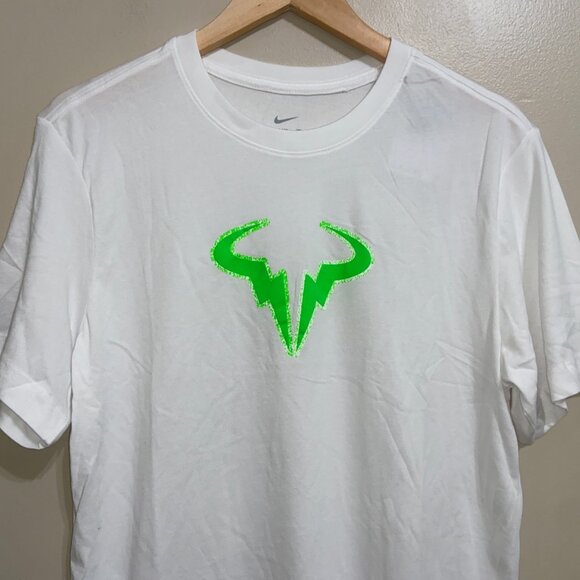 Nike Dri-FIT Rafa Nadal Tennis T-Shirt White Green DZ2639-100 Men's NEW - Picture 2 of 9